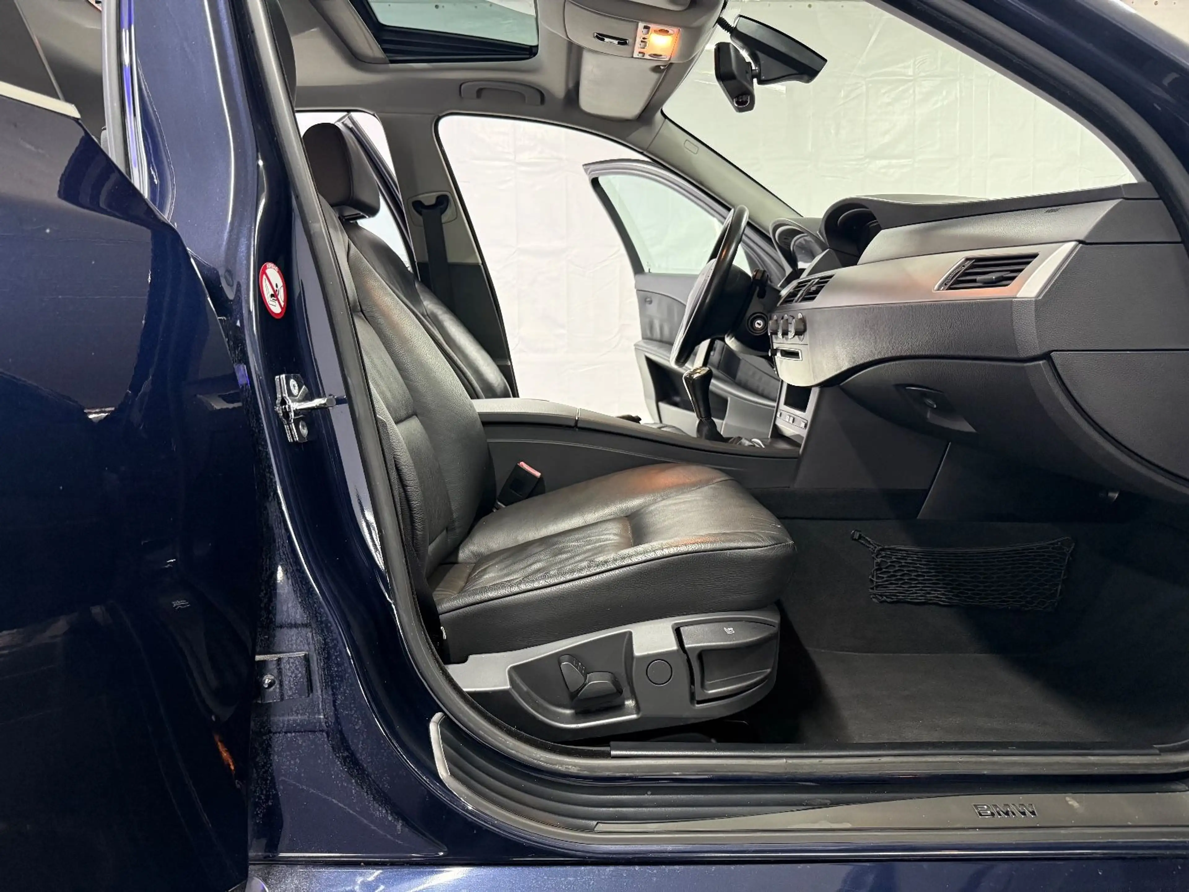 BMW 525 i Lim. LEDER XENON SHD NAVI 2xPDC SZHZG TEMPO — photo 11