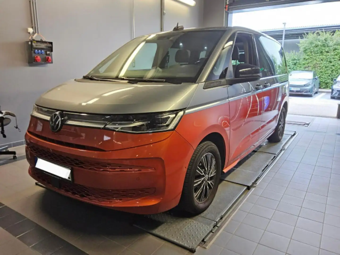 Volkswagen T7 Multivan T7 Multivan Style 1.4 eHybrid StdHz*PANO*8-fach Naranja - 2