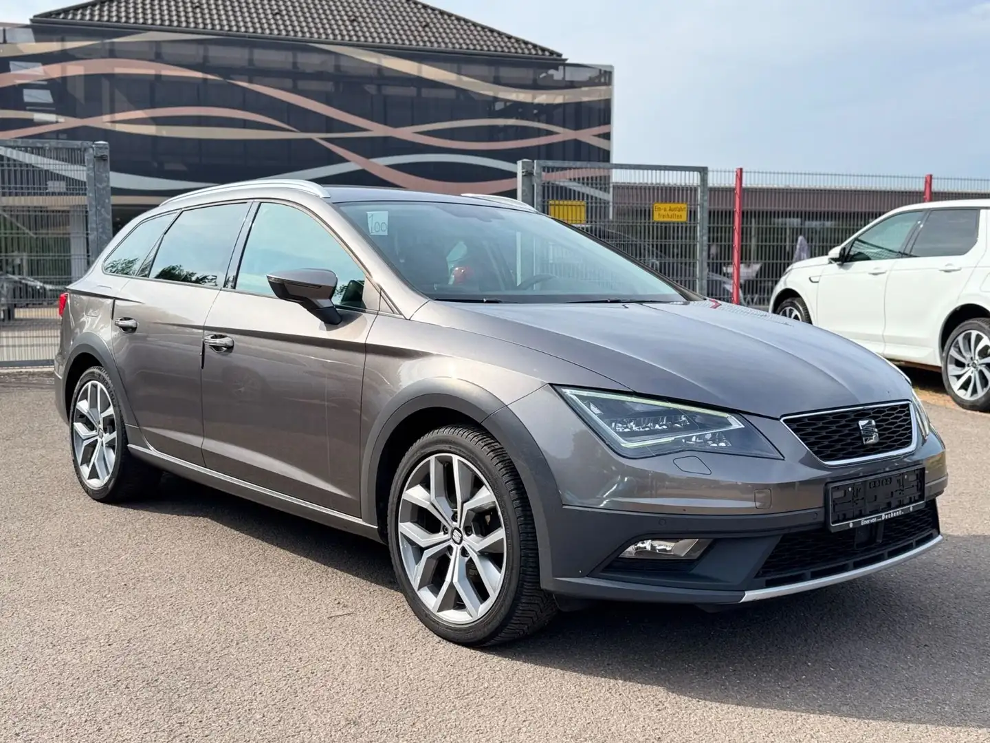 SEAT Leon ST X-Perience 4Drive AHK ACC Euro 6 Grau - 2