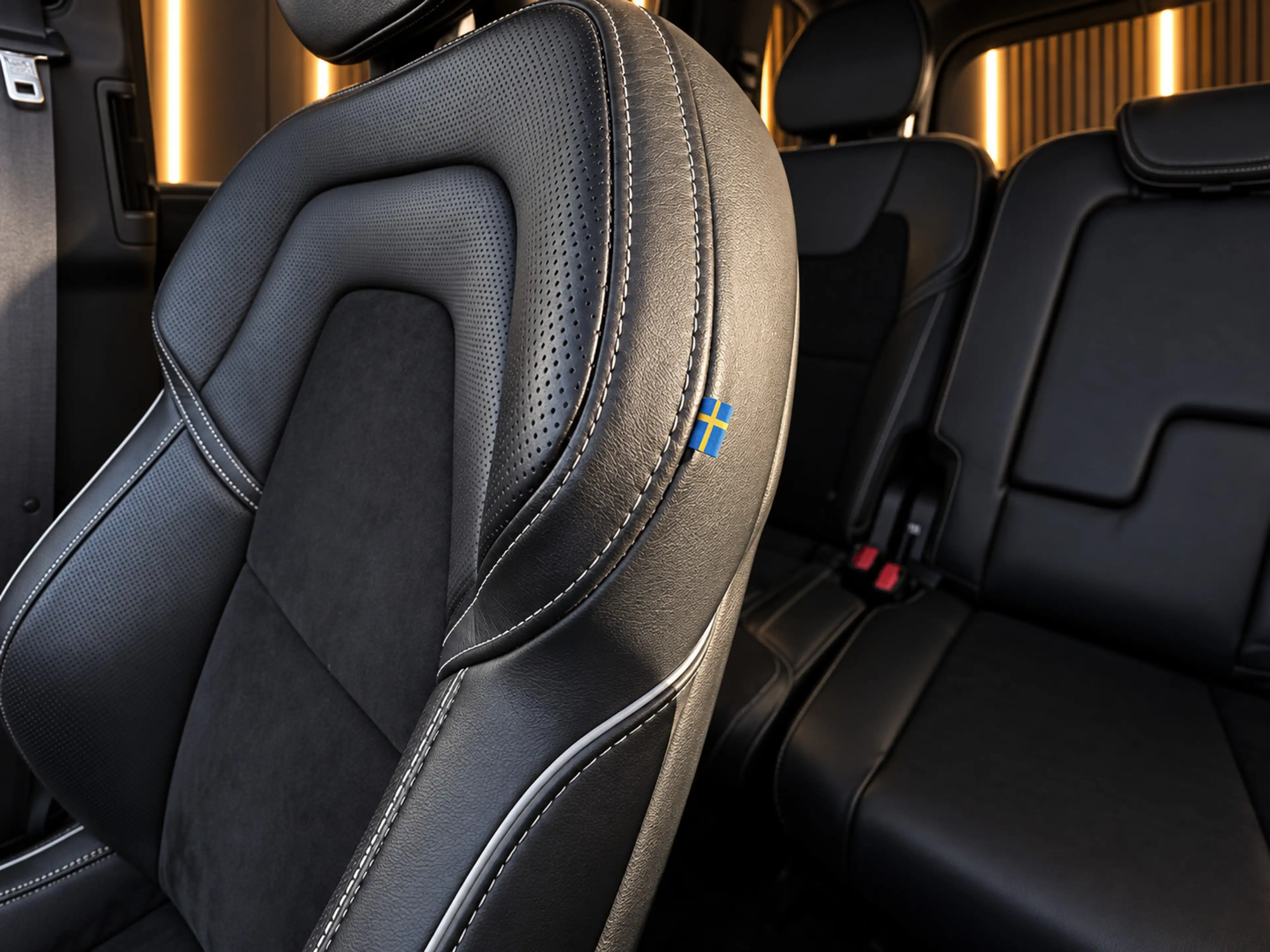 Volvo XC90 2.0 T8 Recharge AWD R-Design 7 Zits 421PK | Luchtv — photo 9