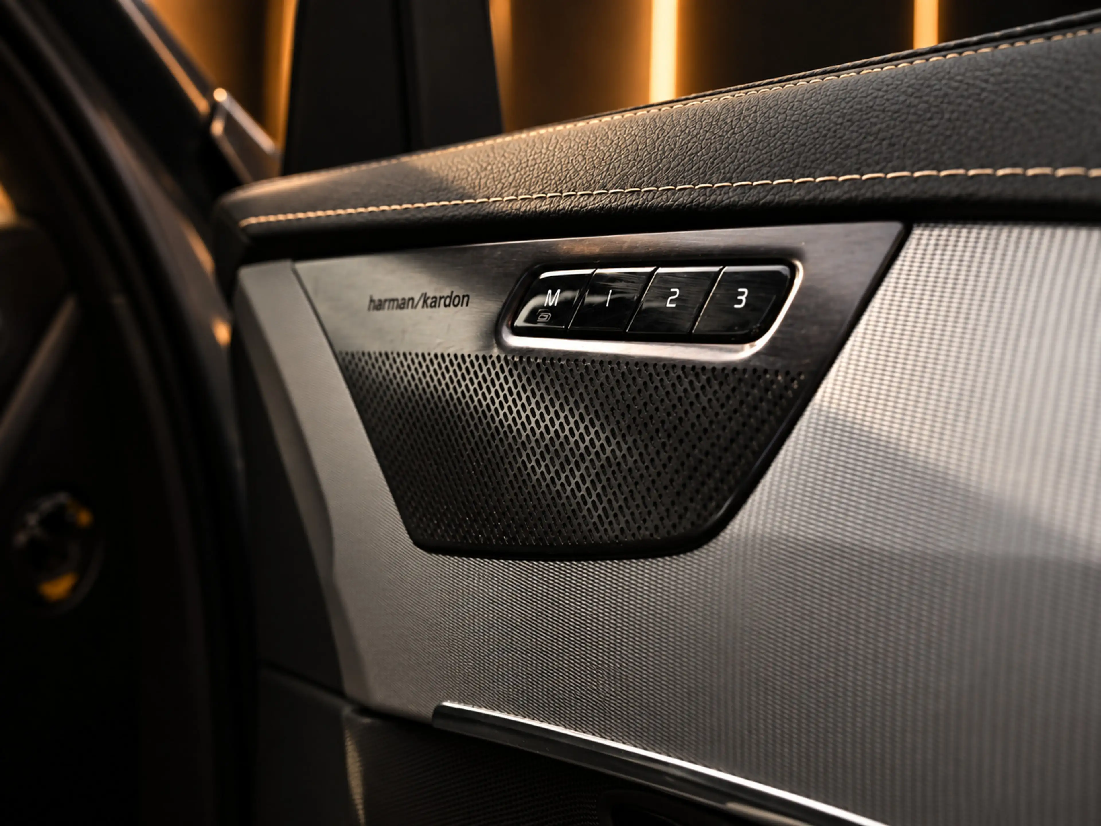 Volvo XC90 2.0 T8 Recharge AWD R-Design 7 Zits 421PK | Luchtv — photo 6
