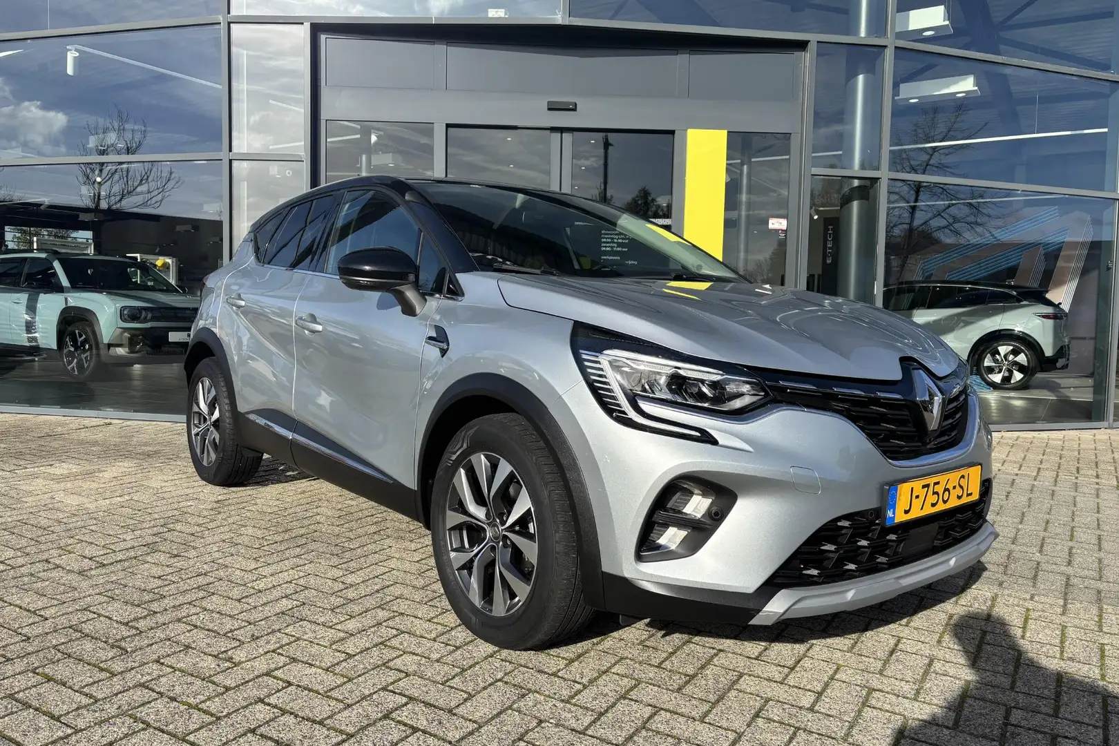 Renault Captur 1.3 TCe 130 Intens Grijs - 2