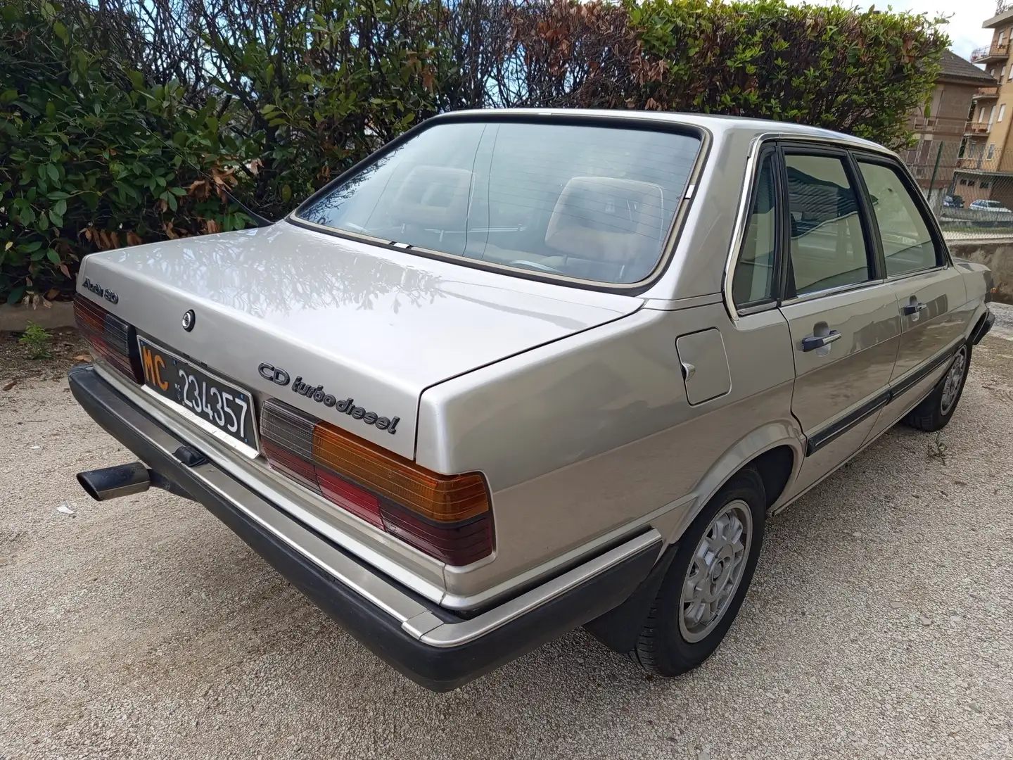 Audi 80 1.6 td GL 4p - 2