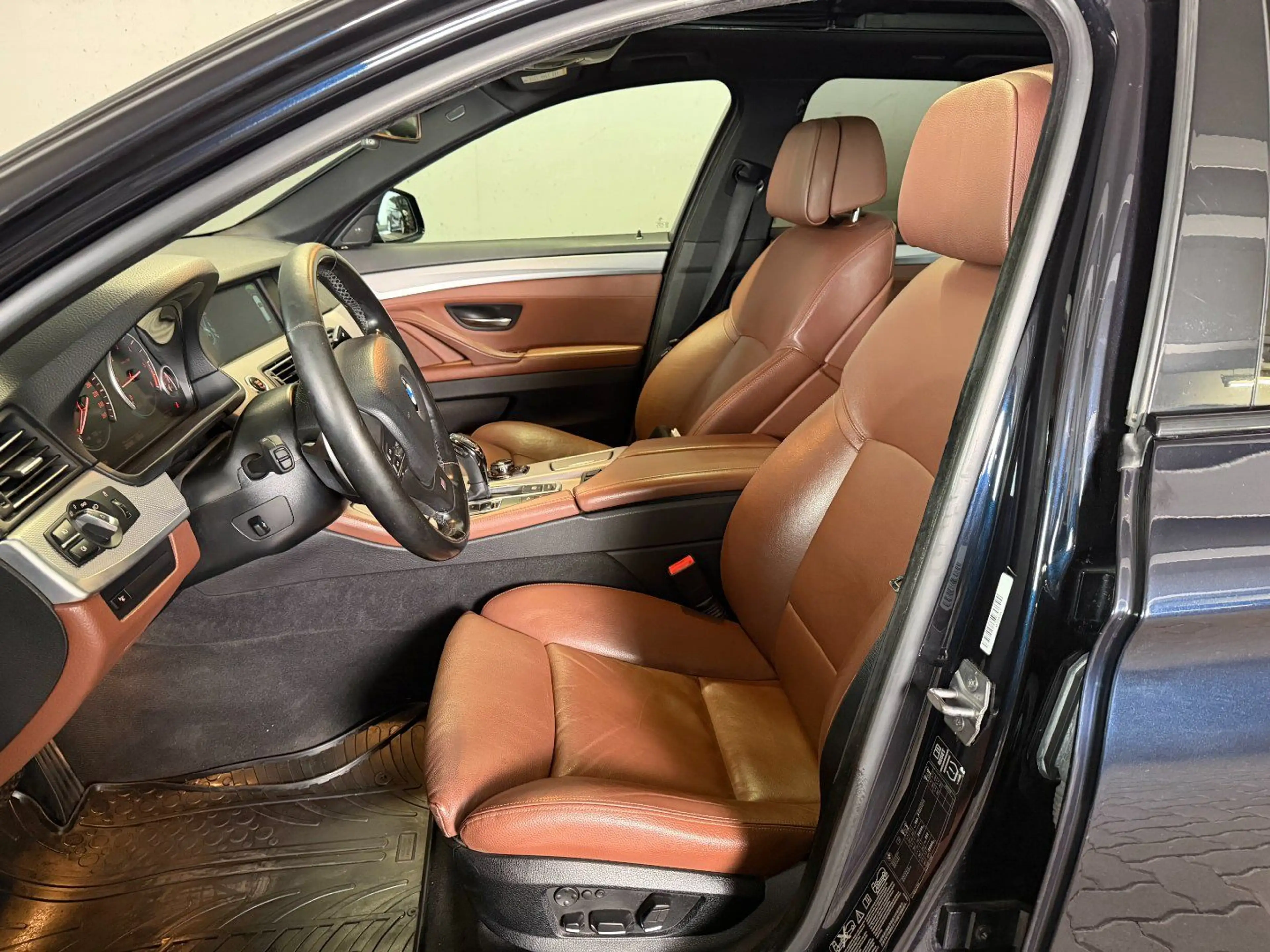 BMW 530 d Touring X Drive M-Sport — photo 4