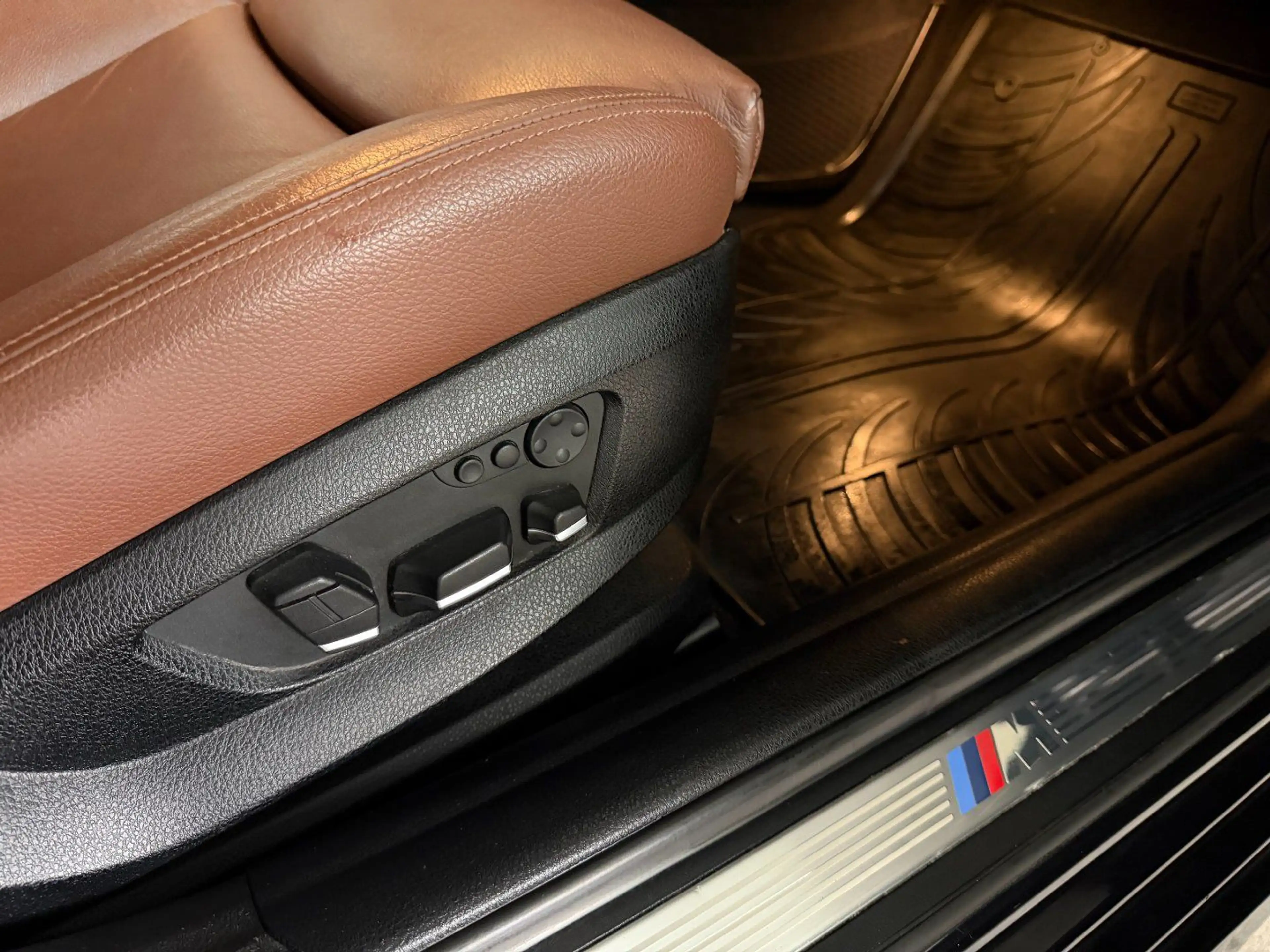 BMW 530 d Touring X Drive M-Sport — photo 15