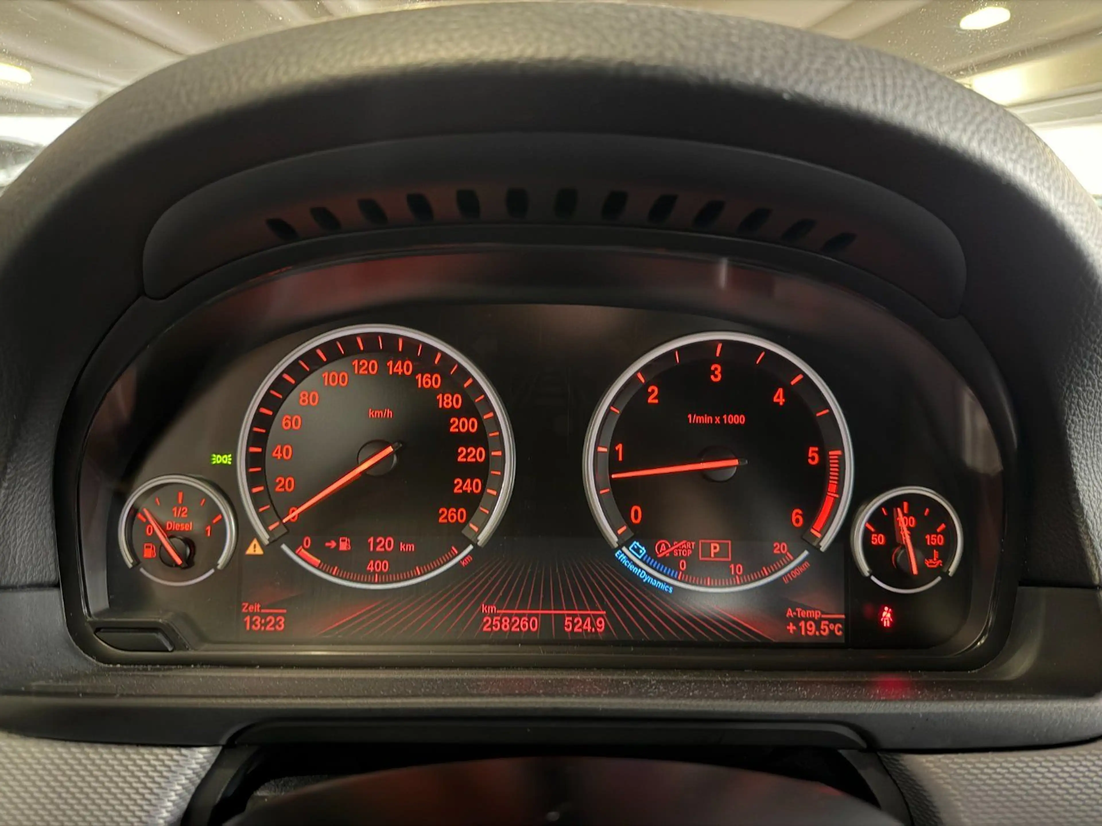 BMW 530 d Touring X Drive M-Sport — photo 13