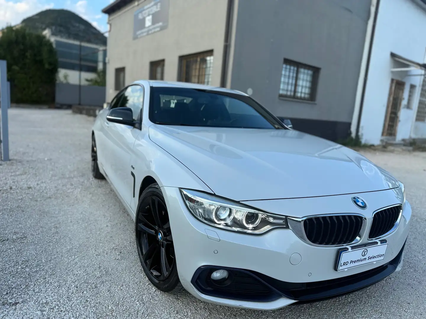 BMW 420 420d Coupe Sport auto Euro6b Wit - 1