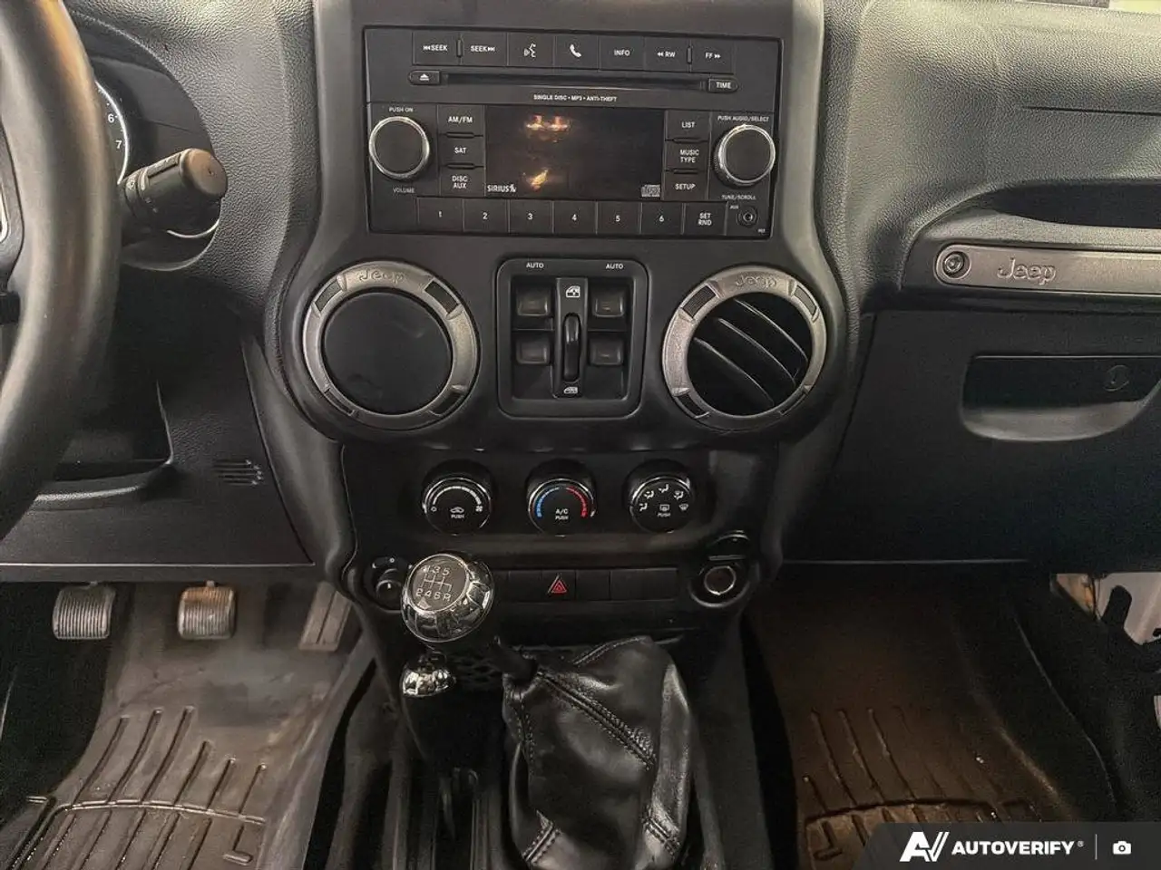 Jeep Wrangler снимка Jeep Wrangler