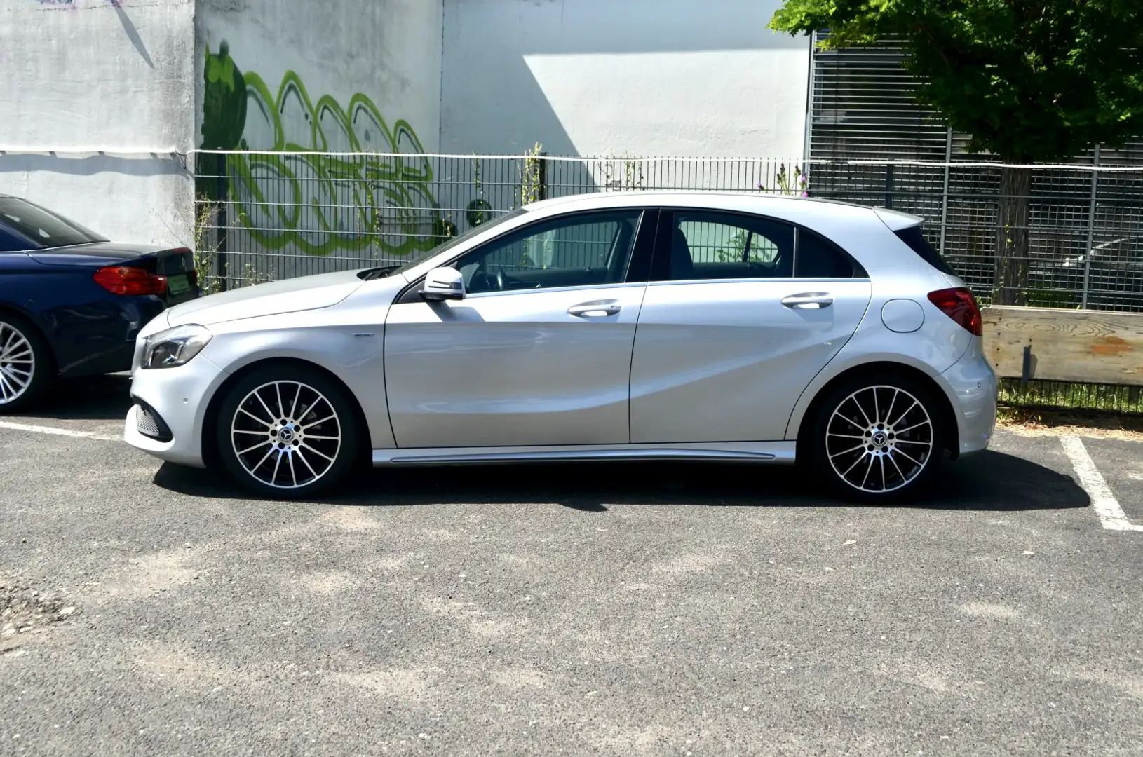 Mercedes-Benz A 200 A*AMG-LINE*18-ZOLL ALU* Zilver - 2
