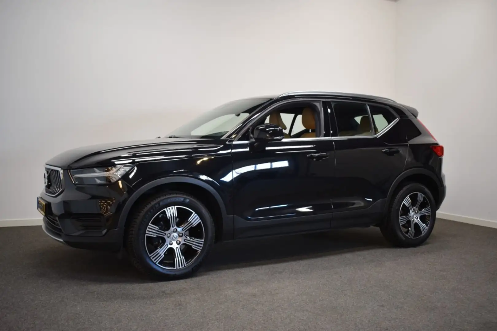 Volvo XC40 1.5 T3 163pk AUT8 Inscription Leer/ Stoelverw./ Ad Negro - 2