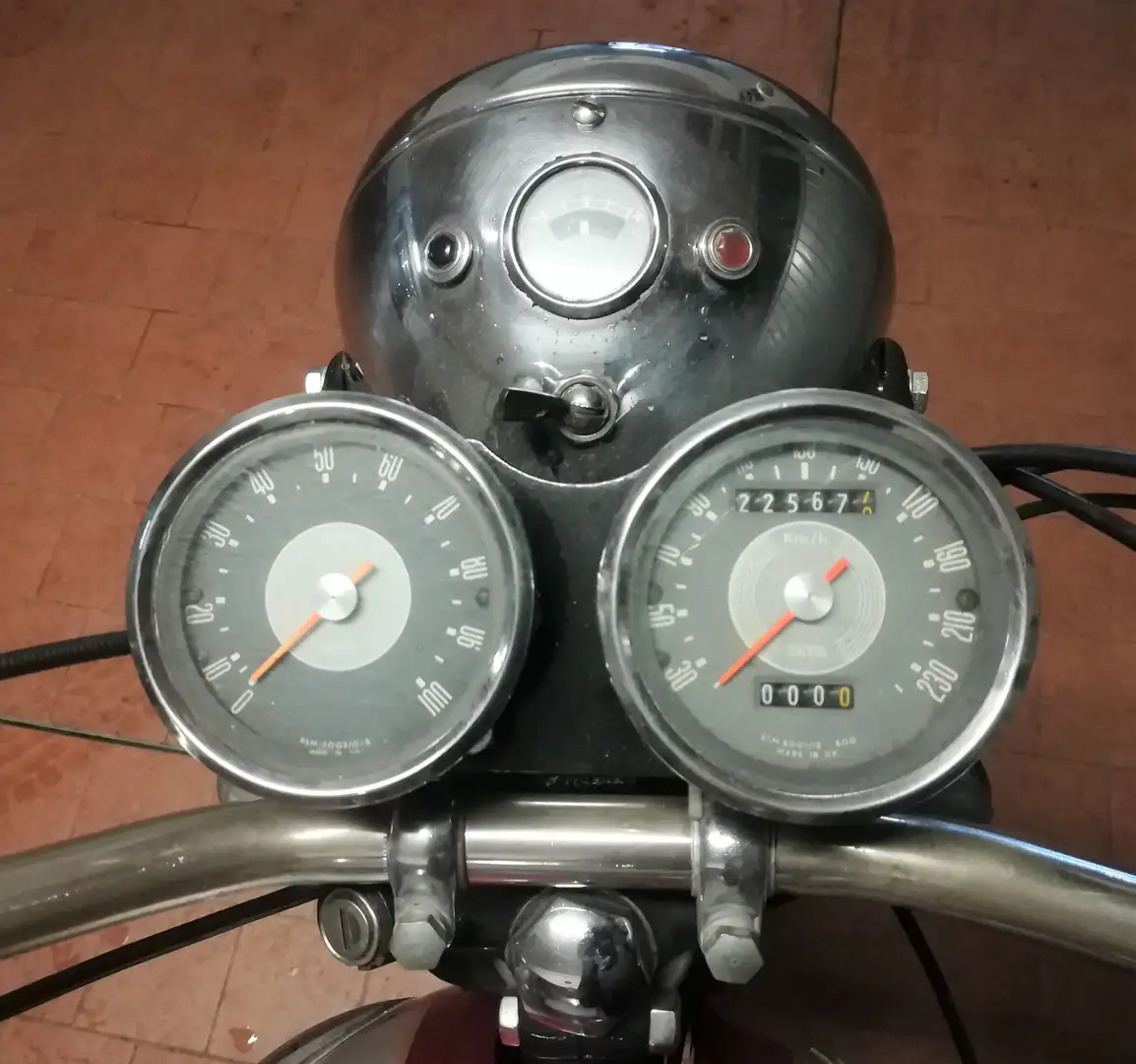 Triumph Bonneville T120 anni 70 Rosso - 2
