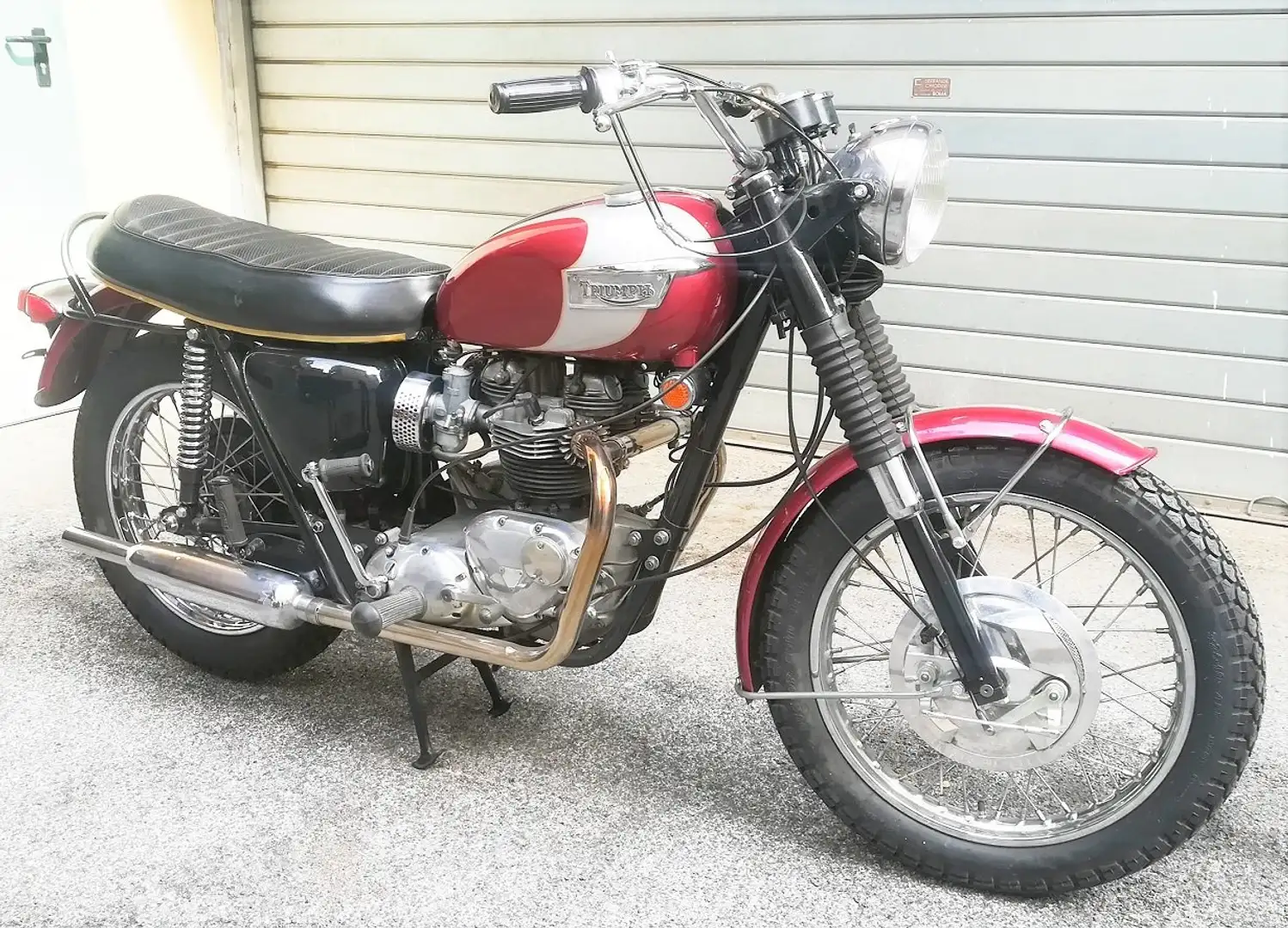 Triumph Bonneville T120 anni 70 Rosso - 1