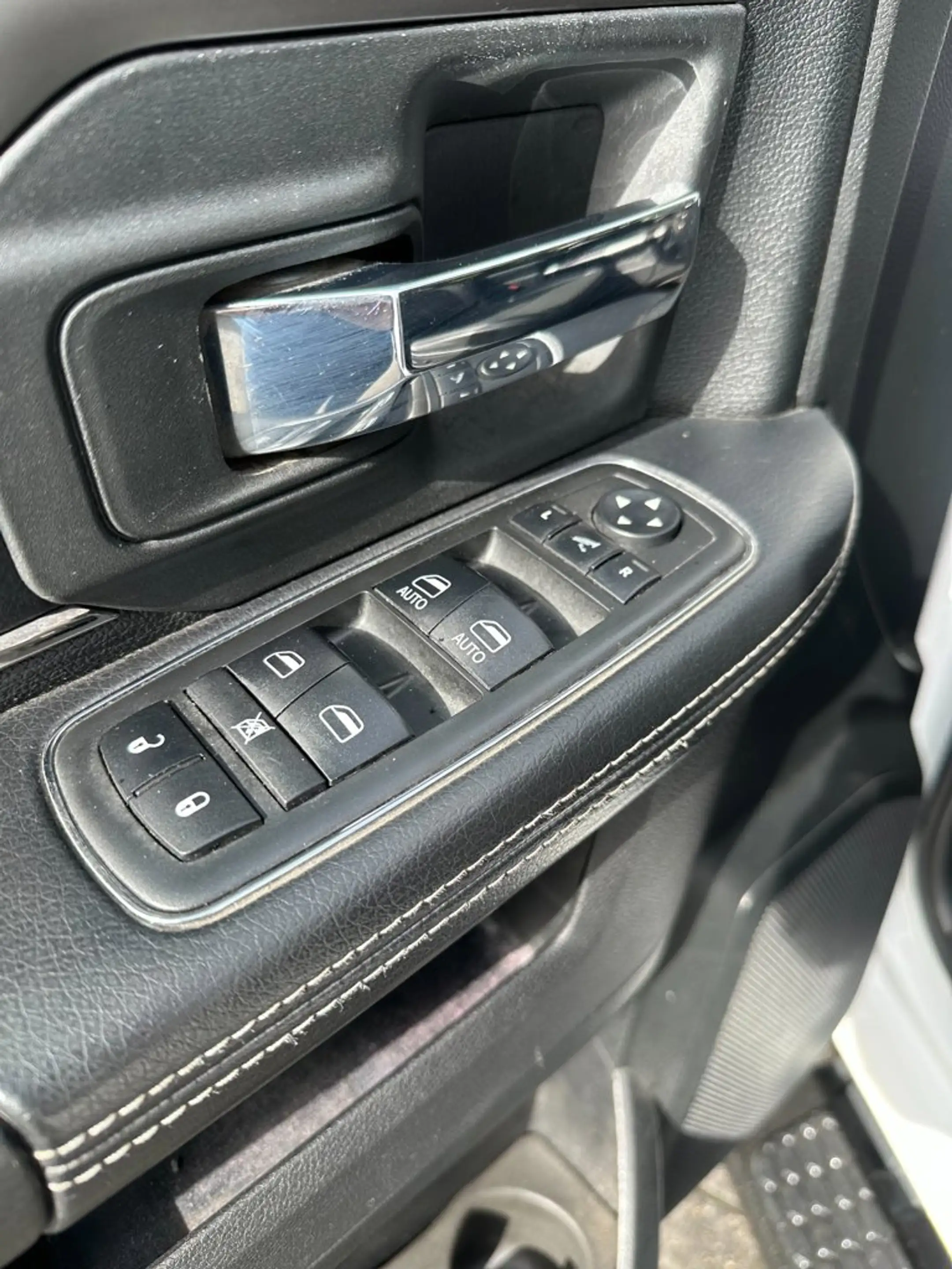 Dodge RAM 1500 5.7 V8 4x4 Quad Cab 6'4 trekhaak achteruitrij — photo 5