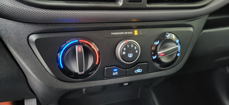 Hyundai i10 / AUTOMATIK / Allwetter / wenig KM — photo 21