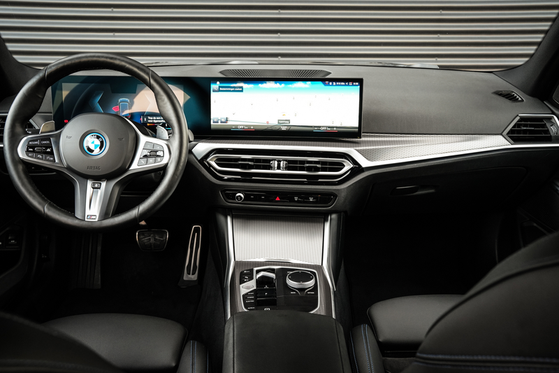 BMW 330 3-serie Touring 330e M-Sport Facelift | SOH 97% | — photo 3