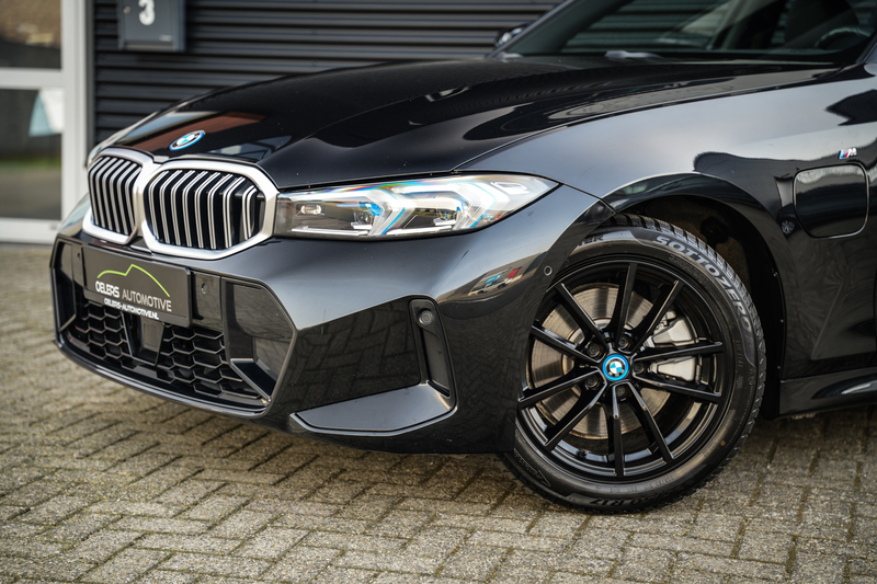 BMW 330 3-serie Touring 330e M-Sport Facelift | SOH 97% | — photo 41
