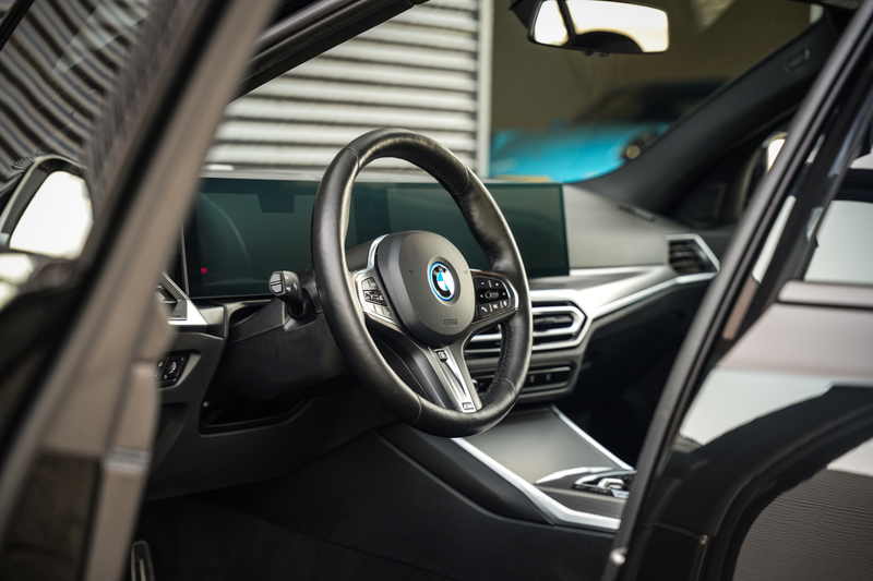 BMW 330 3-serie Touring 330e M-Sport Facelift | SOH 97% | — photo 10
