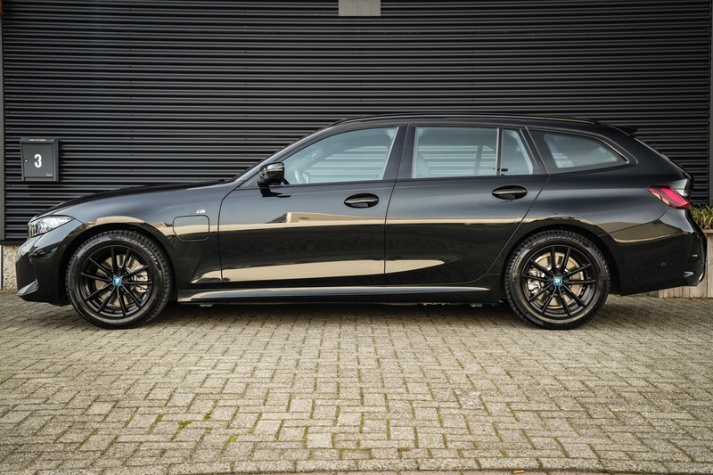 BMW 330 3-serie Touring 330e M-Sport Facelift | SOH 97% | — photo 15