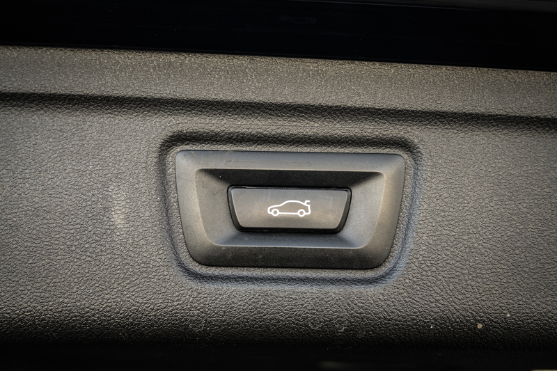 BMW 330 3-serie Touring 330e M-Sport Facelift | SOH 97% | — photo 39