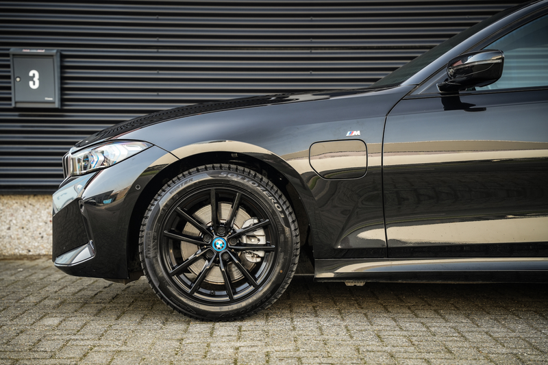 BMW 330 3-serie Touring 330e M-Sport Facelift | SOH 97% | — photo 16