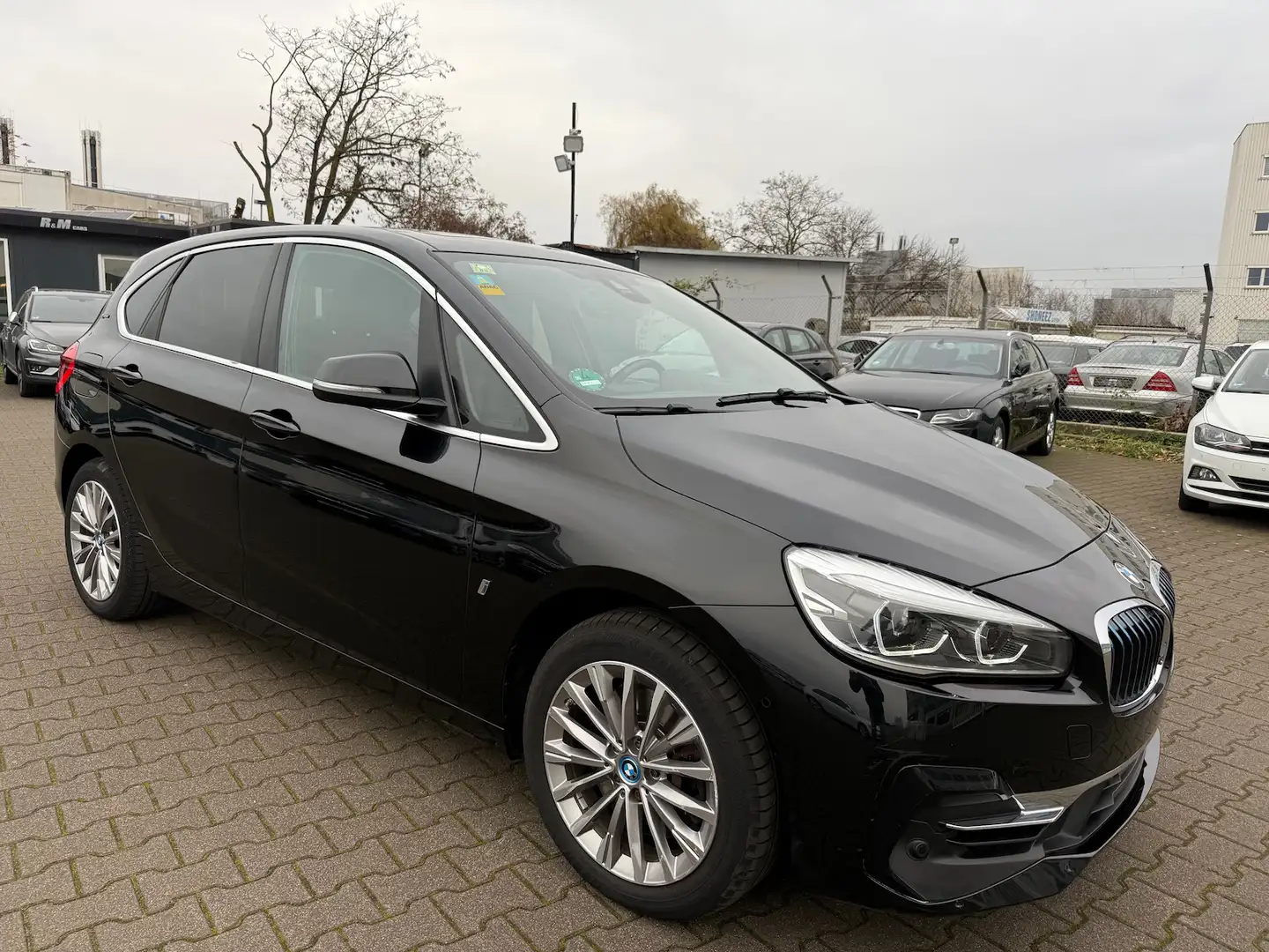 BMW 225 xe Luxury Line/Leder/Panorama Schwarz - 2