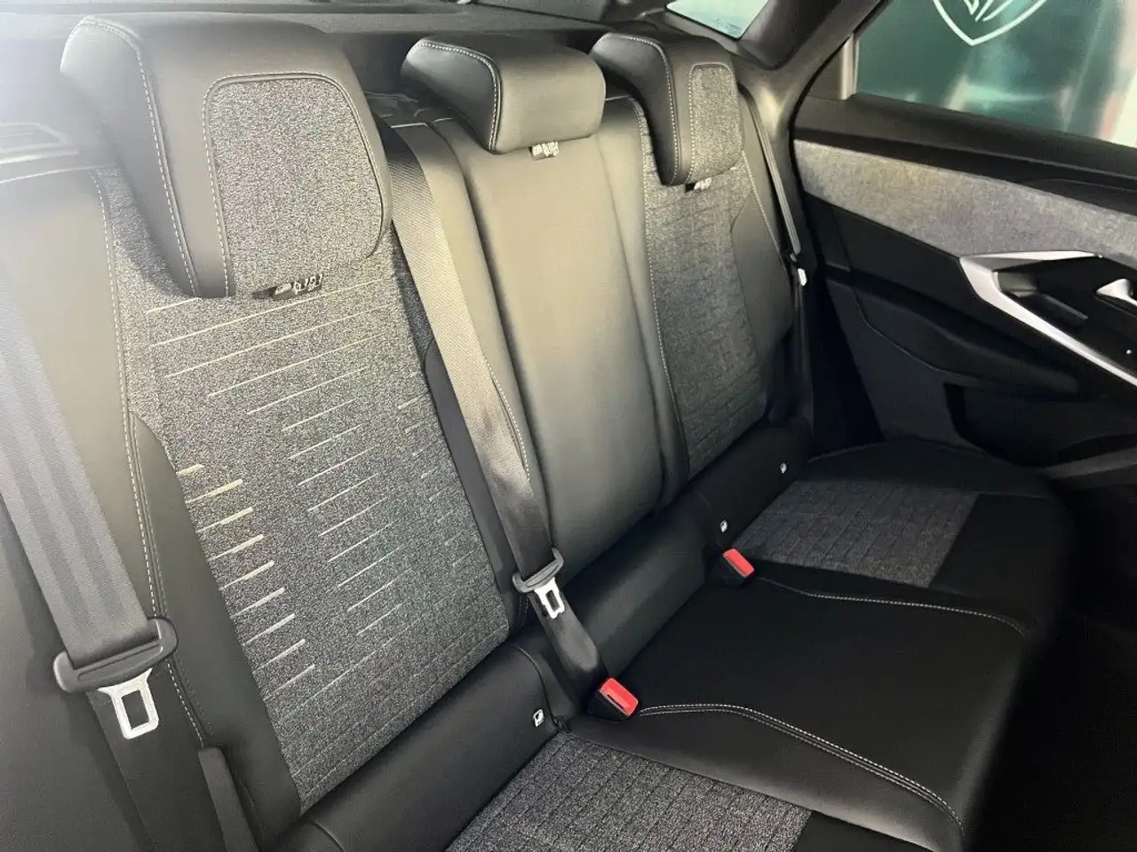 Peugeot 3008 Hybrid 145 e-DCS6 Allure €. 10.000 A TASSO % 14