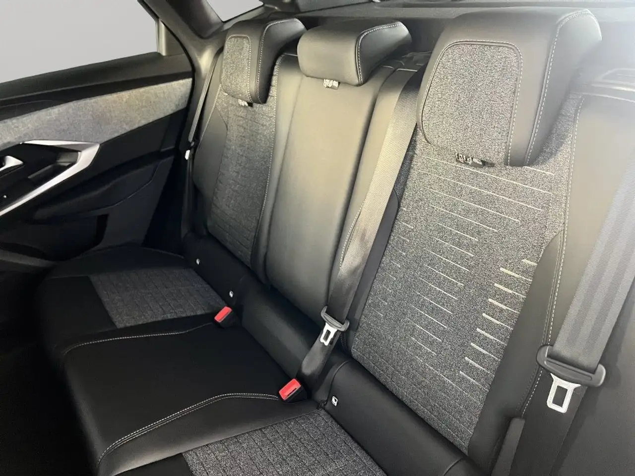 Peugeot 3008 Hybrid 145 e-DCS6 Allure €. 10.000 A TASSO % 15