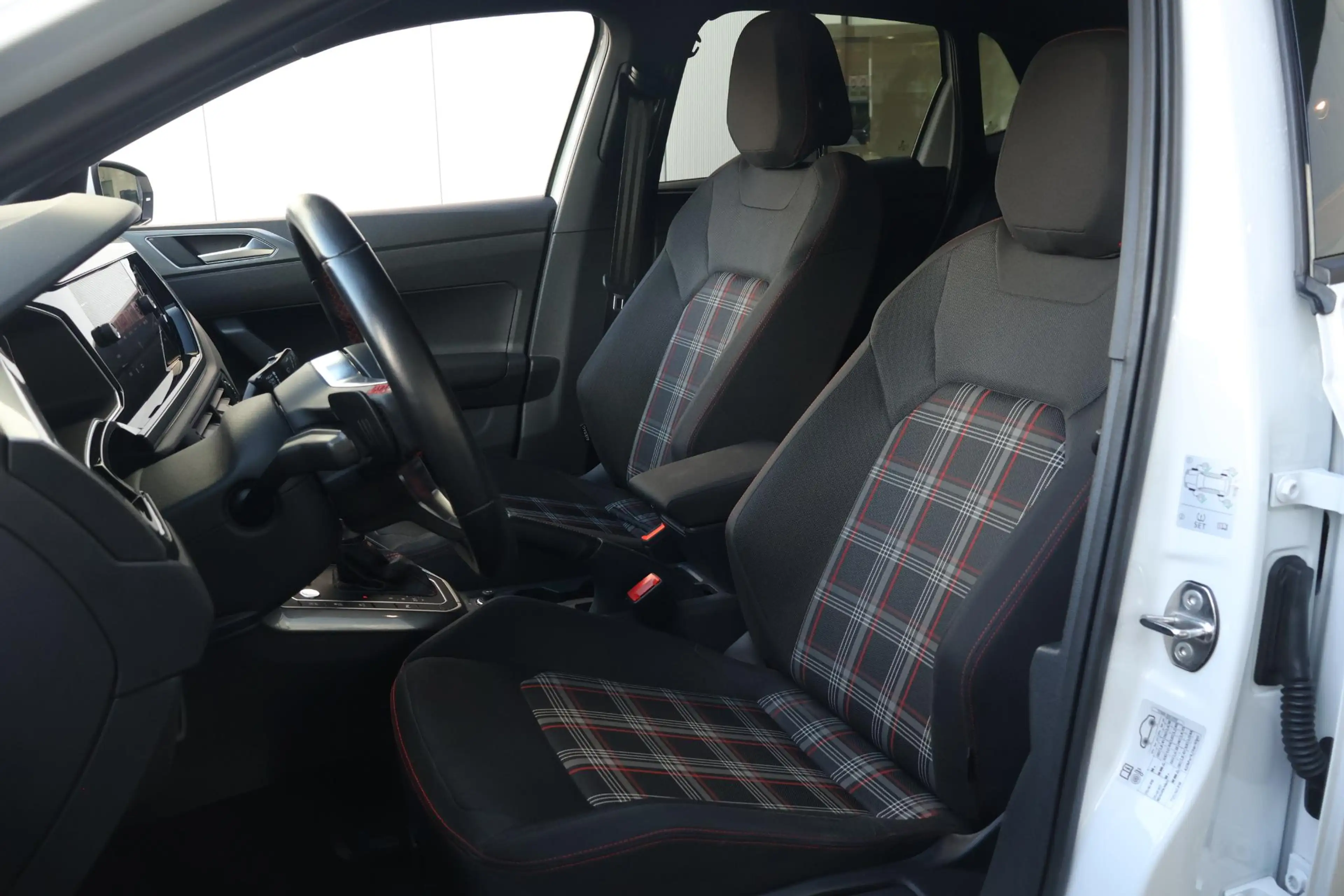 Volkswagen Polo GTI 2.0 TSI / Beats / PDC — photo 8