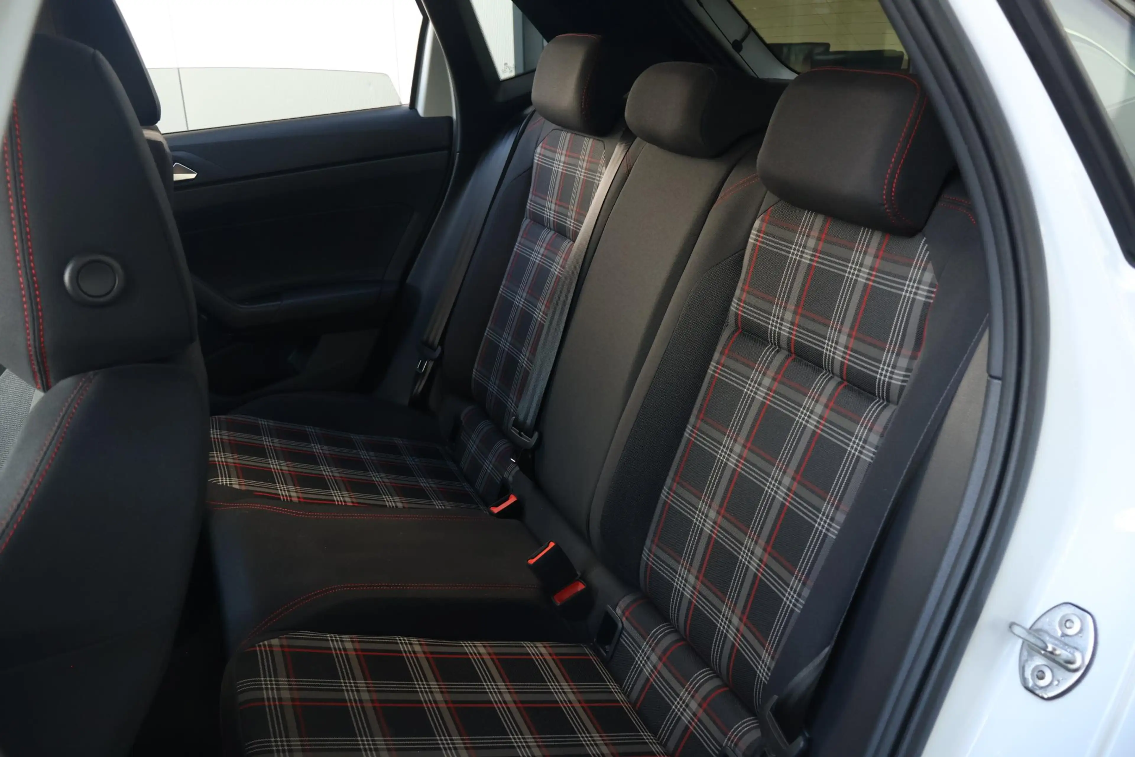 Volkswagen Polo GTI 2.0 TSI / Beats / PDC — photo 9