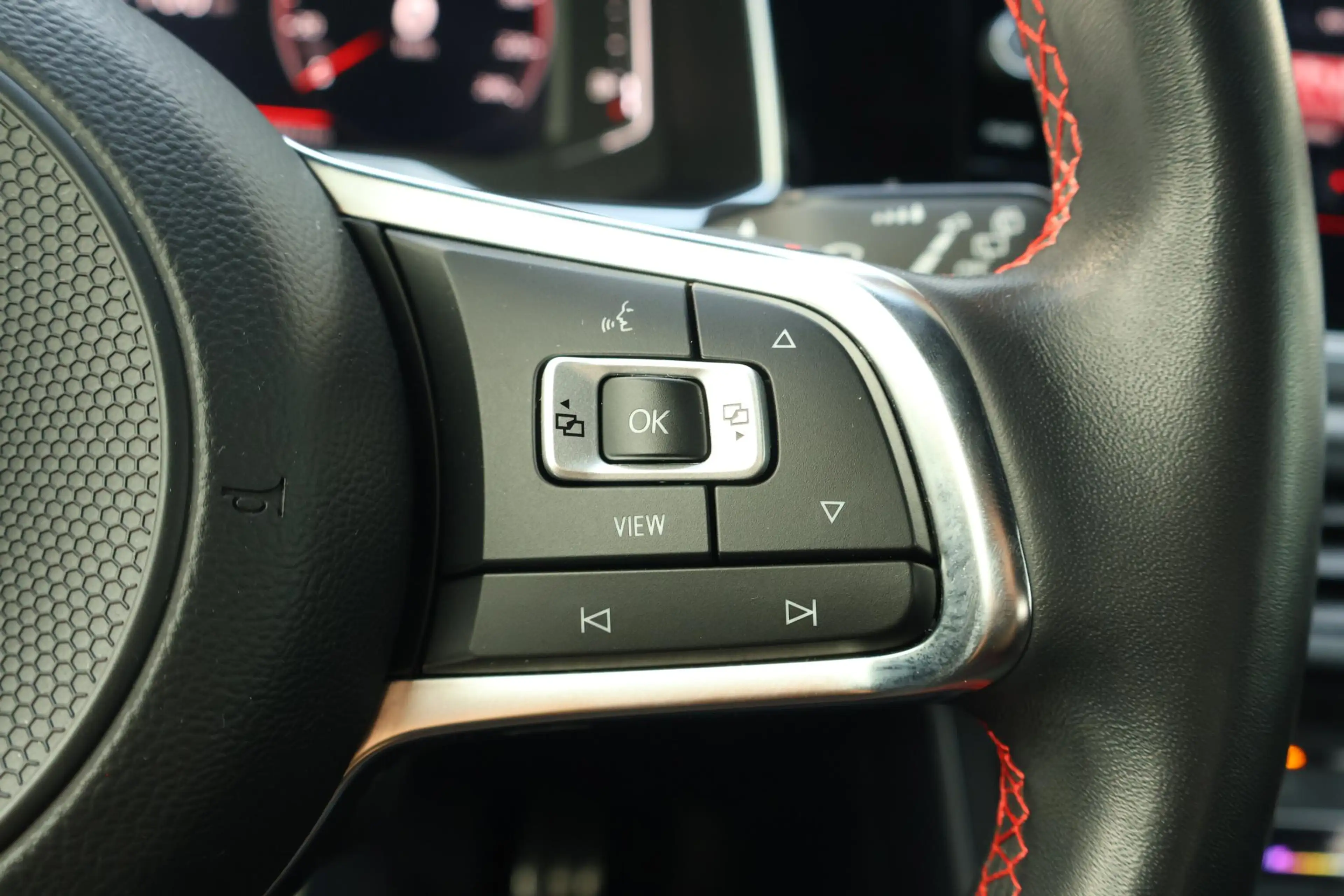 Volkswagen Polo GTI 2.0 TSI / Beats / PDC — photo 14