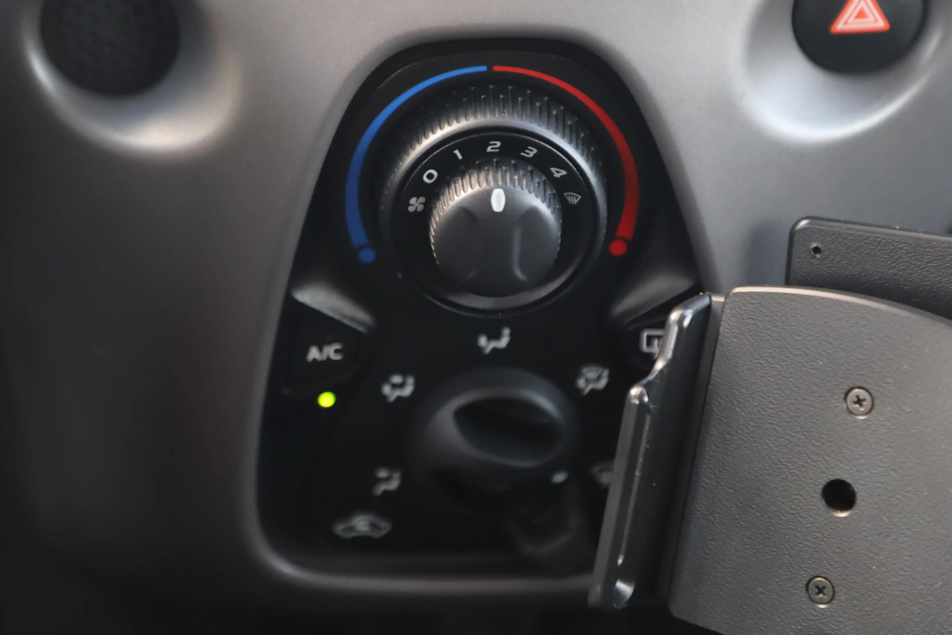Peugeot 108 1.0 e-VTi Active Radio Bluetooth Airco LED Elektri — photo 10