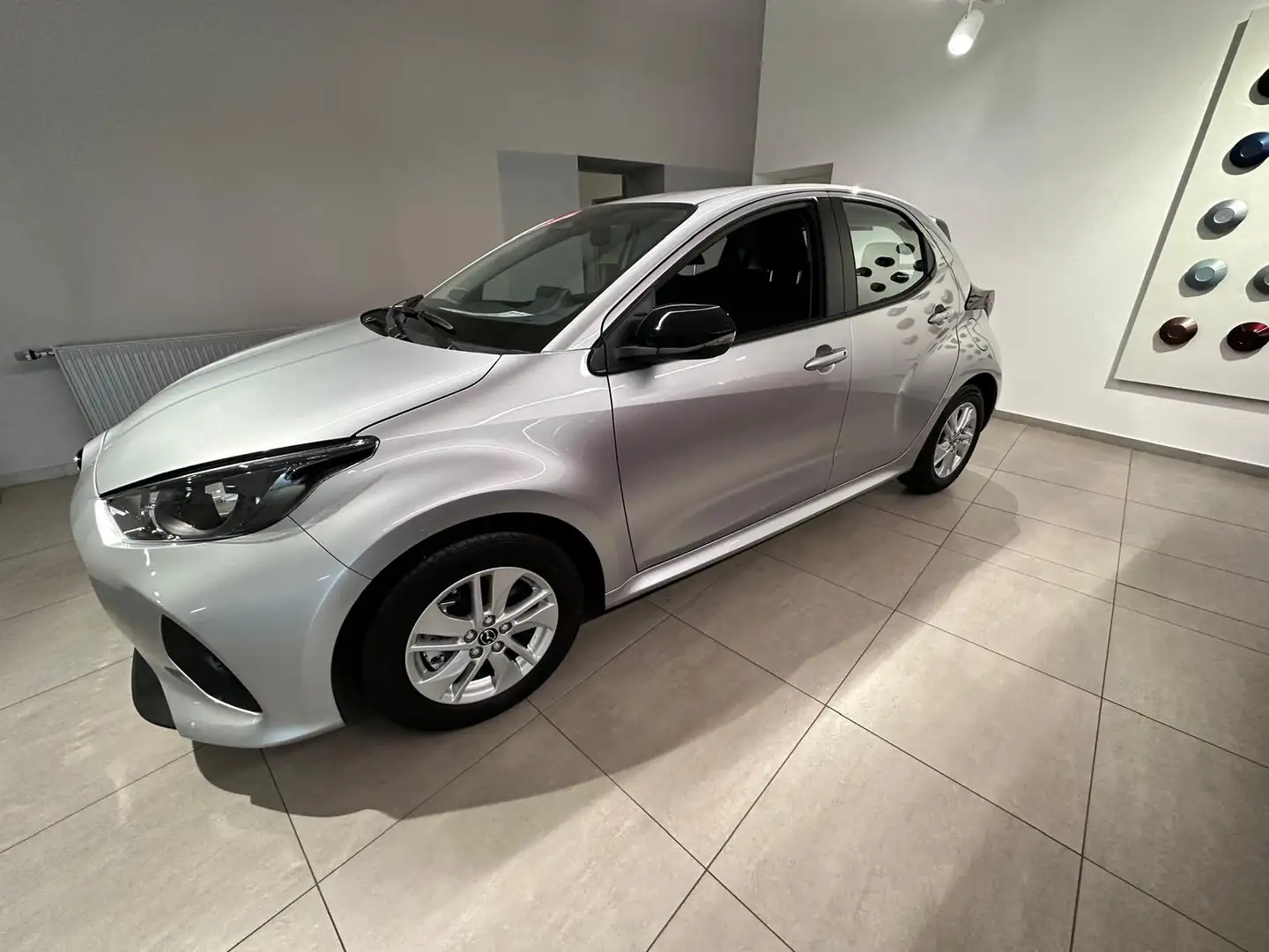 Mazda 2 Hybrid 1.5L Hybrid VVT-i Grau - 2