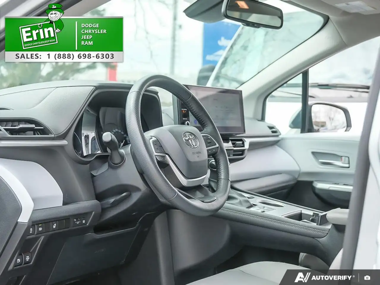 Toyota Sienna снимка Toyota Sienna