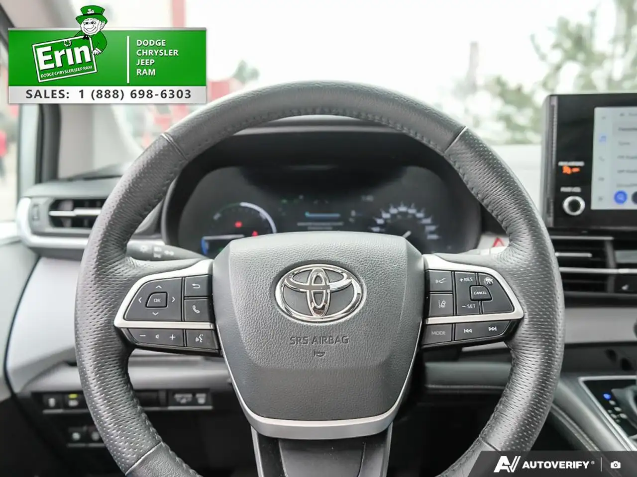 Toyota Sienna снимка Toyota Sienna