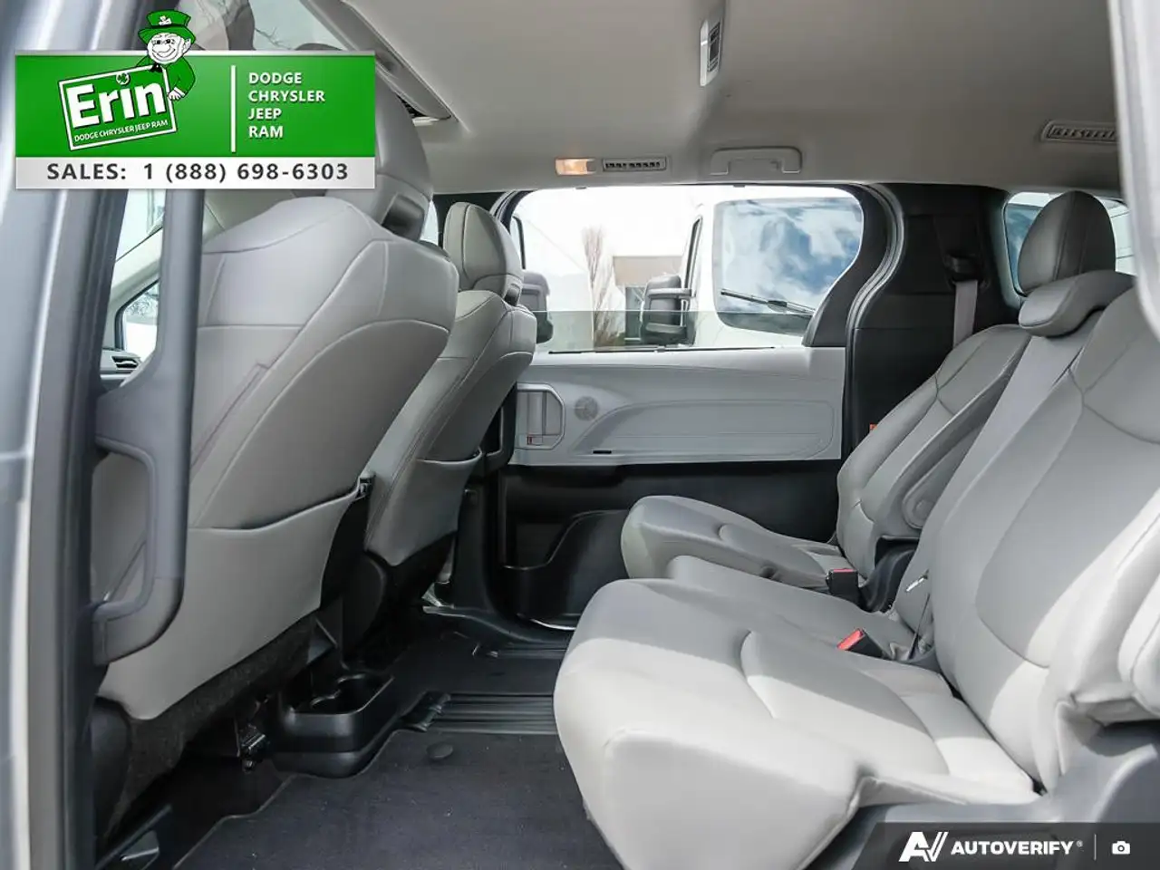 Toyota Sienna снимка Toyota Sienna