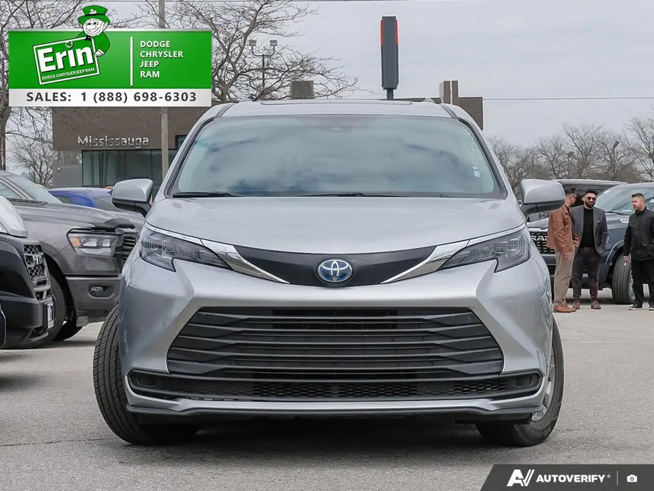Toyota Sienna снимка Toyota Sienna