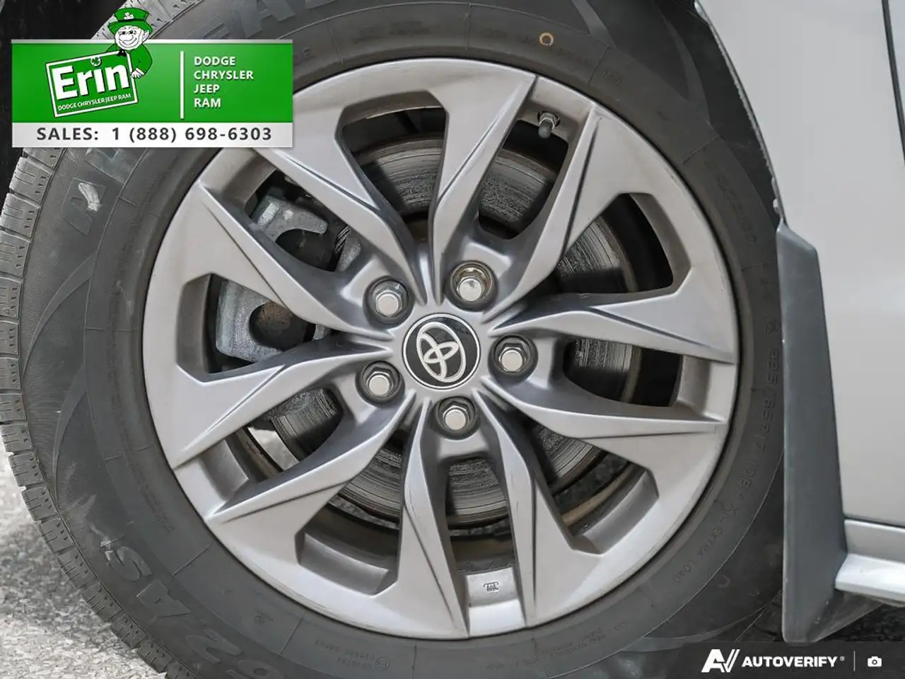 Toyota Sienna снимка Toyota Sienna