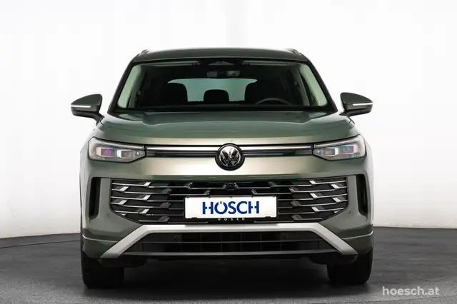 Volkswagen Tayron view 2