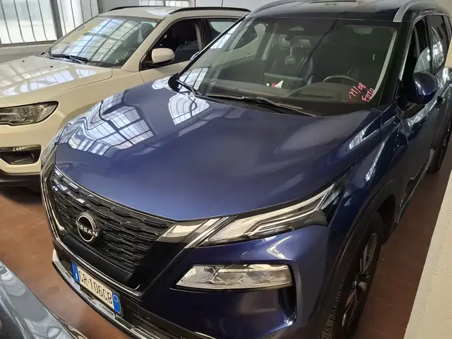 Nissan X-Trail view 4
