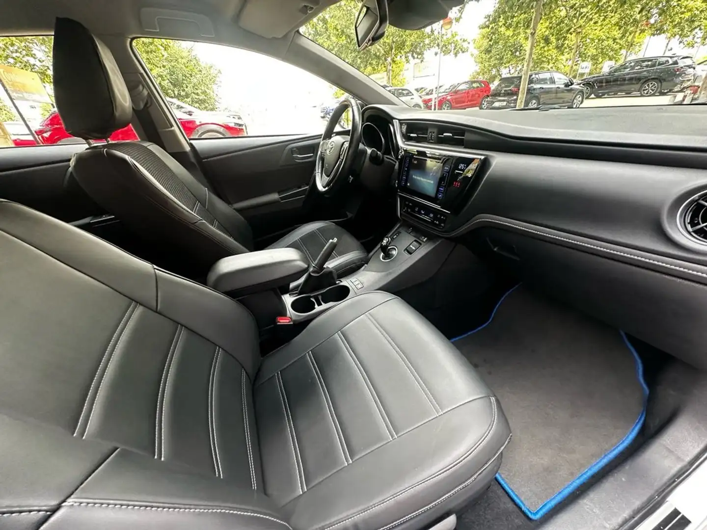 Toyota Auris 1.8 140H Hybrid Active (Business Plus) Wit - 2