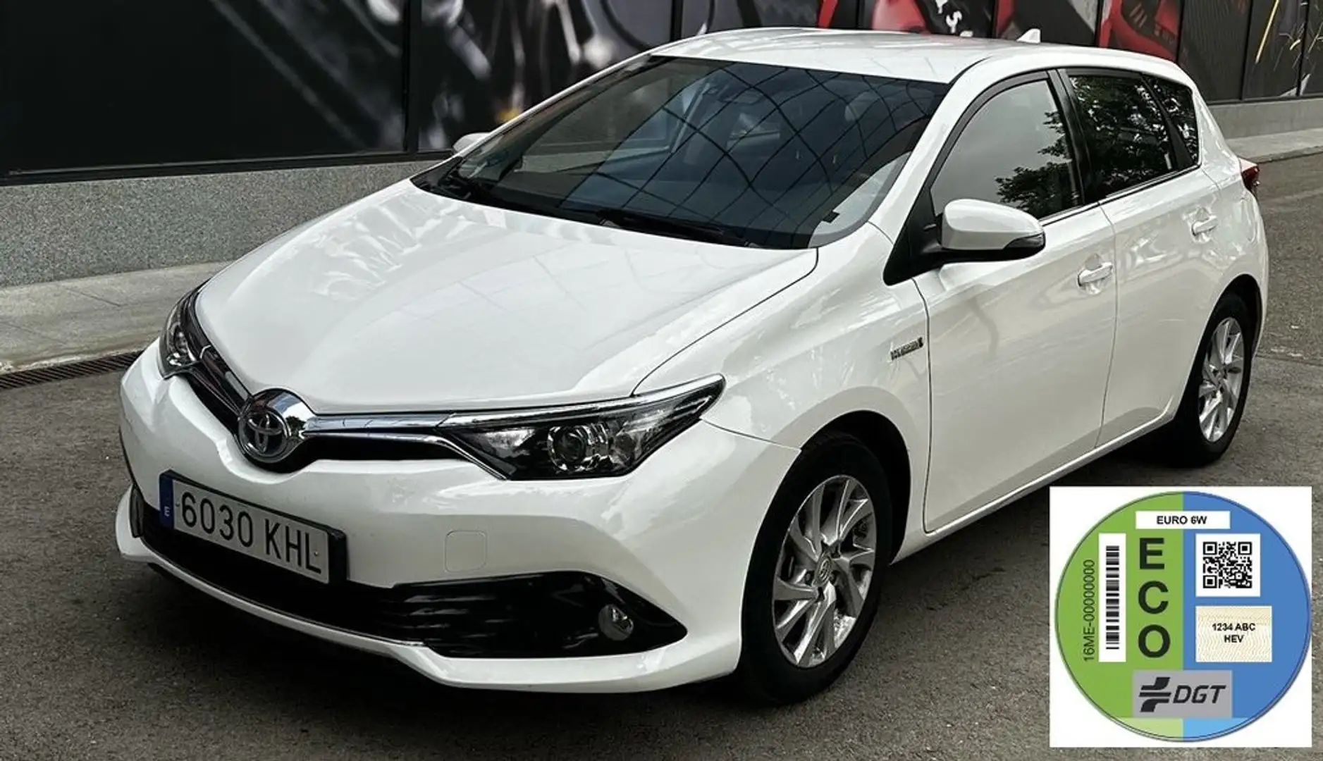 Toyota Auris 1.8 140H Hybrid Active (Business Plus) Wit - 1