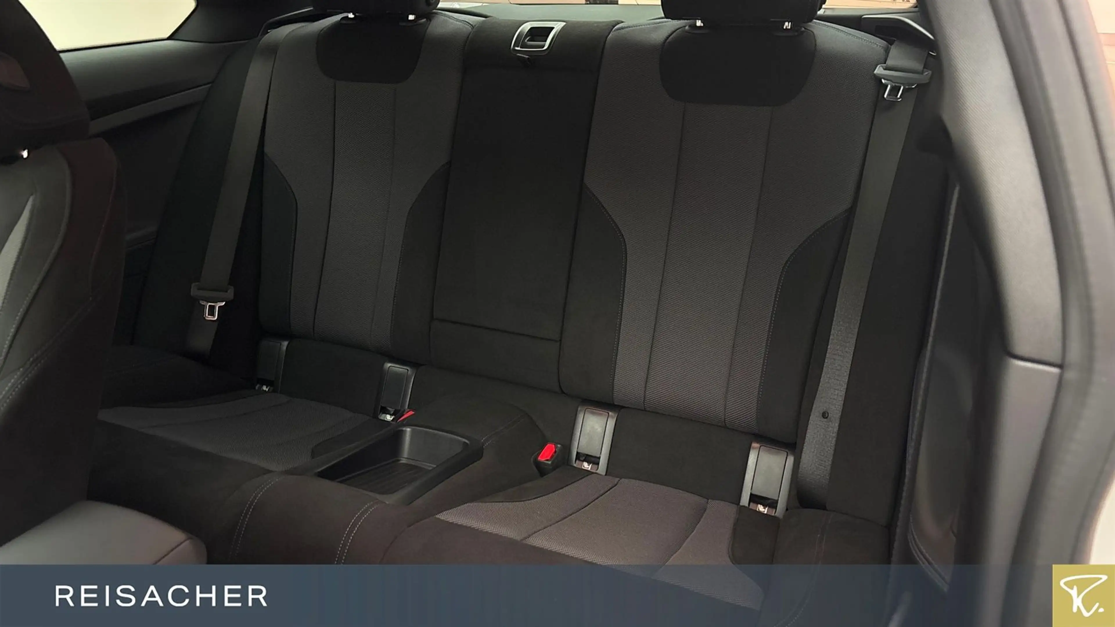 BMW 220 i A Coupé M-Sport,AHK,LC+,ParkAs,LED — photo 8
