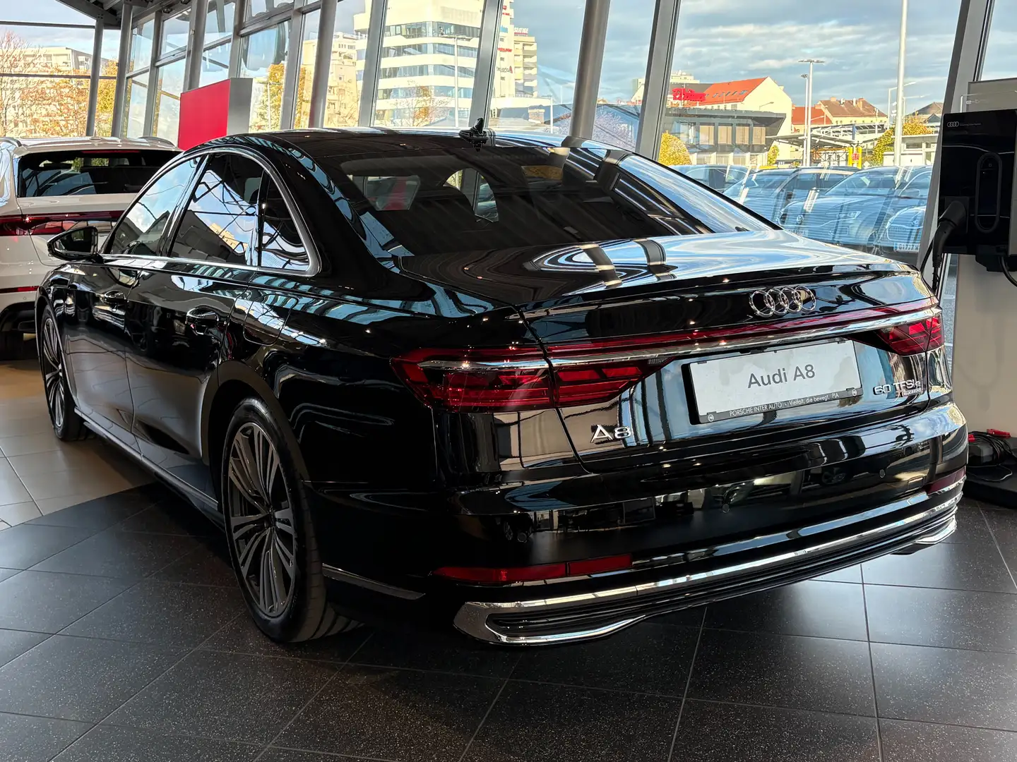 Audi A8 eHYBRID LP € 126.788,-- -45%* Unternehmerrabatt Schwarz - 2