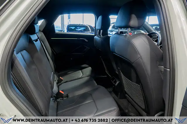 Audi Q3 view 14