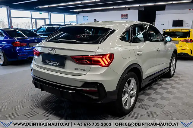 Audi Q3 view 9