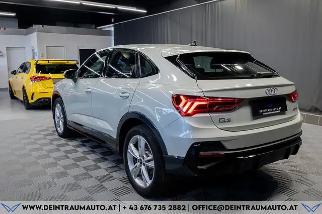 Audi Q3 view 8