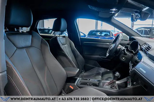 Audi Q3 view 15