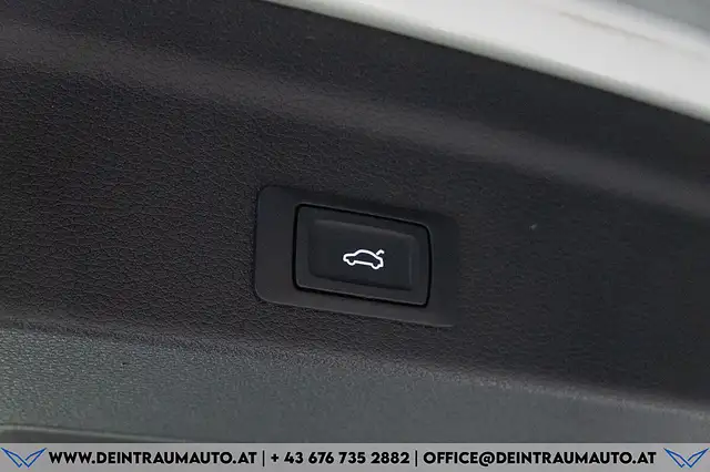 Audi Q3 view 12