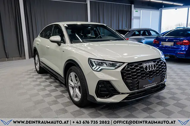 Audi Q3 view 4