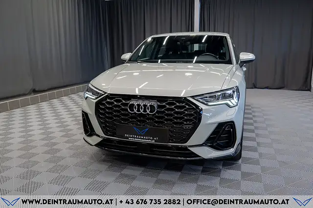 Audi Q3 view 3